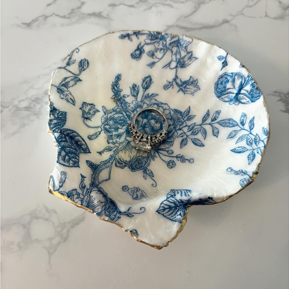 Handmade seashell trinket dish!